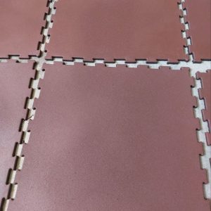 کفپوش گرانولی نصب شده روی زمین